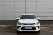 Белый Kia Rio 1.6 AT (123 л.с.) 2018 фото 1