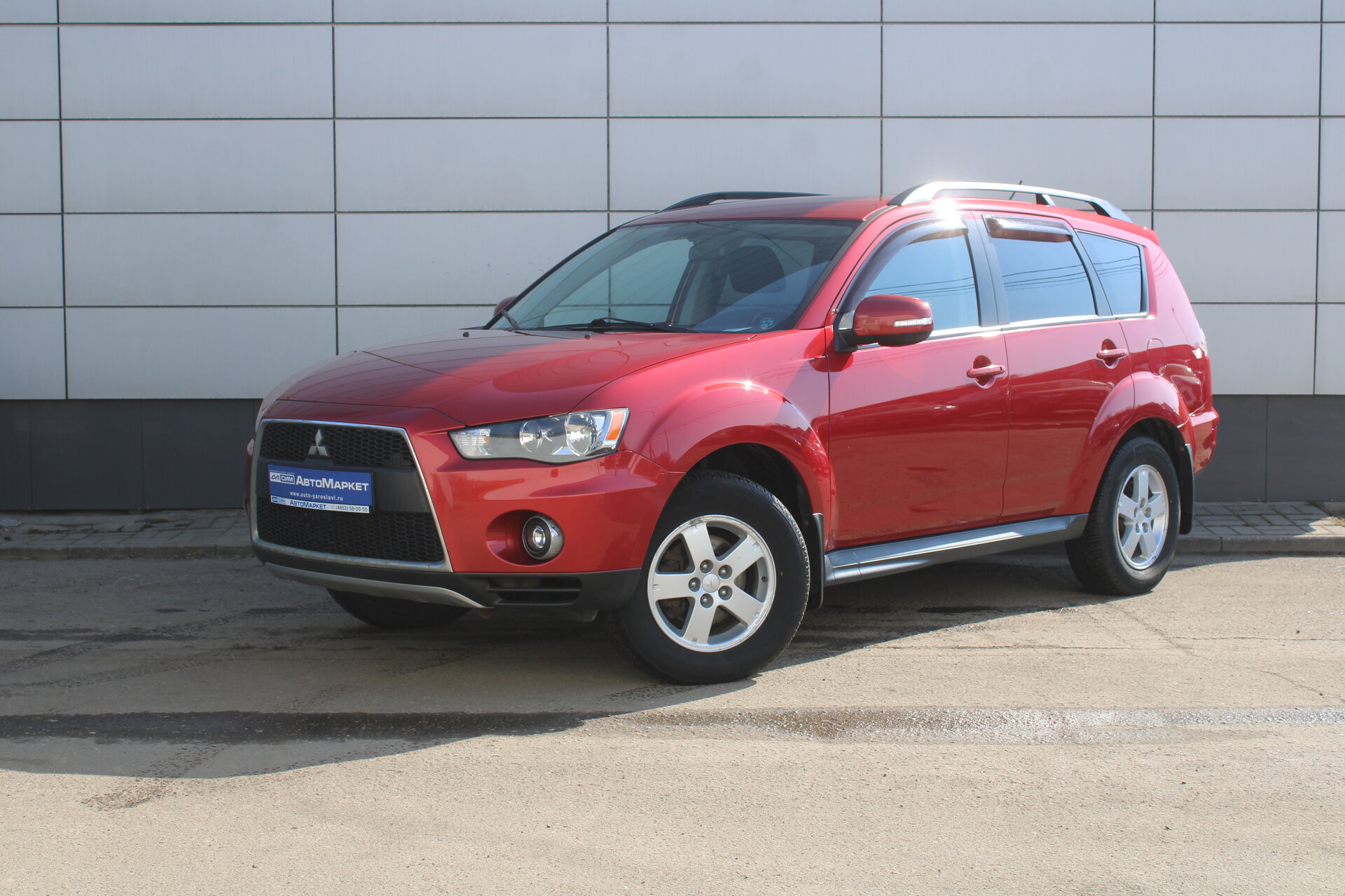 Красный Mitsubishi Outlander 2.0 CVT (147 л.с.) 2011