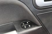 красный Ford Fusion 1.4 MT (80 л.с.) 2009 фото 20