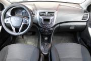 Красный Hyundai Solaris 1.4 AT (107 л.с.) 2014 фото 8