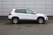 Белый Volkswagen Tiguan 2.0 AT (170 л.с.) 4WD 2012 фото 4