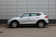 Серый Hyundai Tucson 2.0 AT (150 л.с.) 2020 фото 3