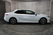 Белый Toyota Camry 2.5 AT (200 л.с.) 2021 фото 3