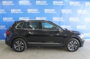 черный Volkswagen Tiguan 2.0 AMT (180 л.с.) 4WD 2019 фото 4