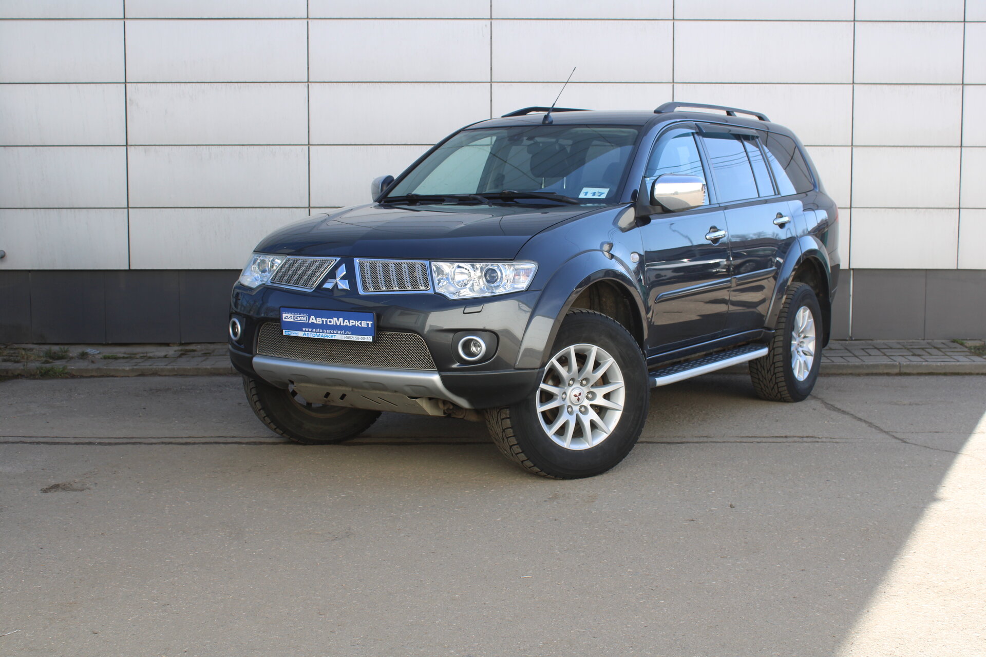 Черный Mitsubishi Pajero Sport 2.5d AT (178 л.с.) 4WD 2012