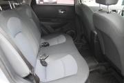 Серый Nissan Qashqai 1.6 CVT (117 л.с.) 2012 фото 11