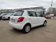 белый Skoda Fabia 1.2 MT (70 л.с.) 2013 фото 17