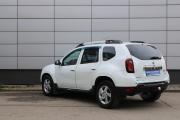 Белый Renault Duster 2.0 AT (143 л.с.) 4WD 2015 фото 7
