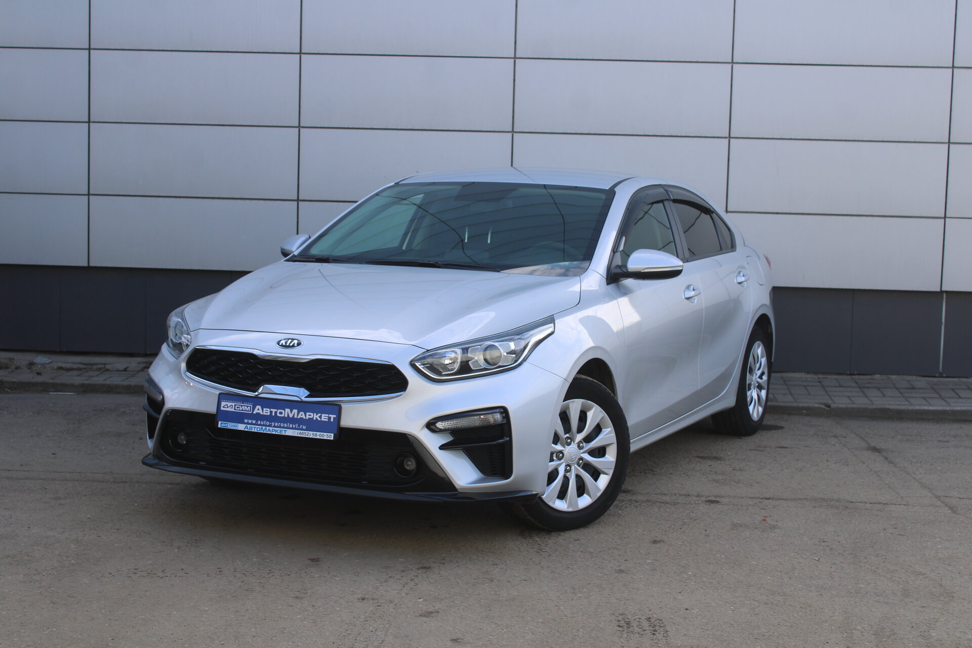 Серый Kia Cerato, IV 2.0 AT (150 л.с.) 2020