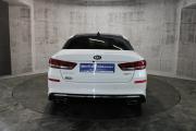 Белый Kia Optima 2.0 AT (245 л.с.) 2018 фото 6