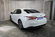 Белый Toyota Camry 2.5 AT (200 л.с.) 2021 фото 7