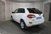 Белый Renault Koleos 2.5 CVT (171 л.с.) 4WD 2012 фото 7