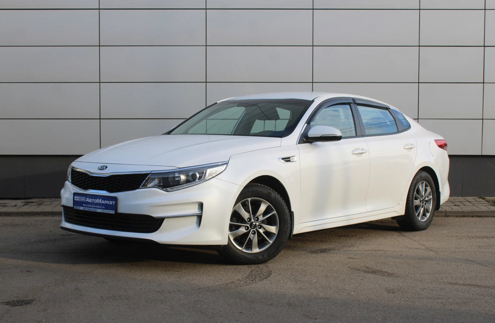 Белый Kia Optima, IV 2.0 MT (150 л.с.) 2018