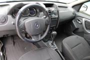 Белый Renault Duster 2.0 AT (143 л.с.) 4WD 2015 фото 9