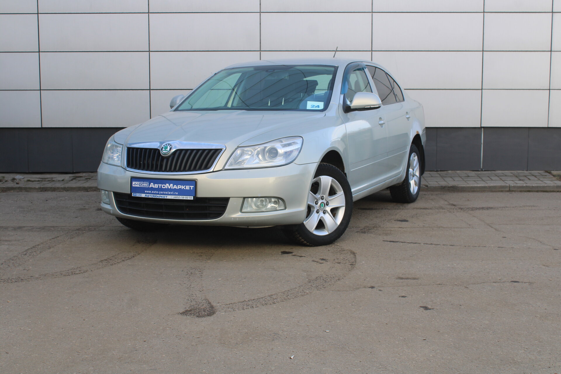 Серебряный Skoda Octavia 1.6 MT (102 л.с.) 2012