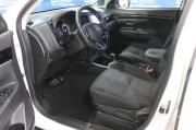 белый Mitsubishi Outlander 2.0 CVT (146 л.с.) 2021 фото 11