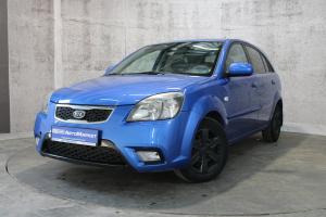 Синий Kia Rio, II Рестайлинг 1.4 MT (97 л.с.) 2010