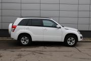 Белый Suzuki Grand Vitara 2.0 MT (140 л.с.) 4WD 2012 фото 3