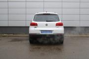 Белый Volkswagen Tiguan 2.0 AT (170 л.с.) 4WD 2012 фото 6