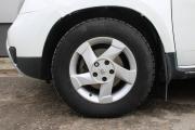 Белый Renault Duster 2.0 AT (143 л.с.) 4WD 2015 фото 13