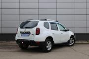 Белый Renault Duster 2.0 AT (143 л.с.) 4WD 2015 фото 5