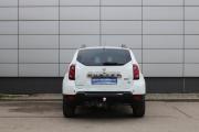 Белый Renault Duster 2.0 AT (143 л.с.) 4WD 2015 фото 6