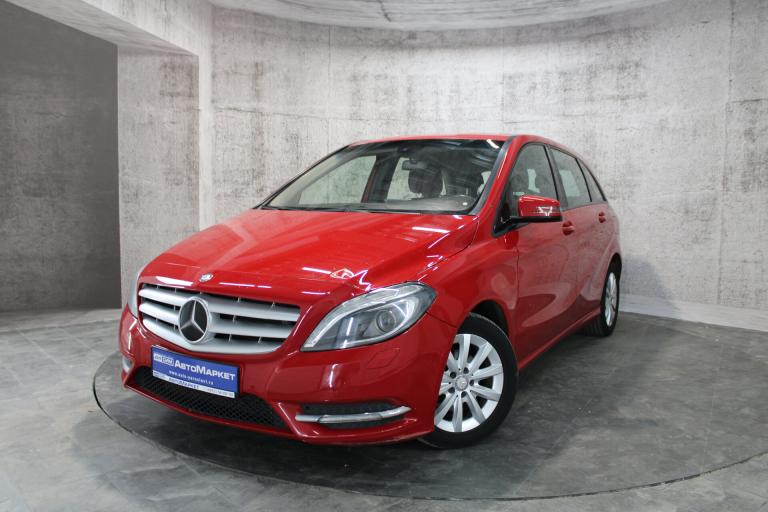 Красный Mercedes-Benz B-Класс 180 1.6 AMT (122 л.с.) 2013