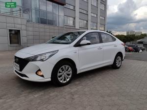 белый Hyundai Solaris 1.6 AT (123 л.с.) 2022