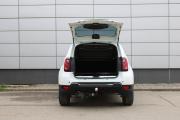 Белый Renault Duster 2.0 AT (143 л.с.) 4WD 2015 фото 12