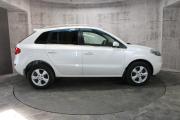 Белый Renault Koleos 2.5 CVT (171 л.с.) 4WD 2012 фото 3