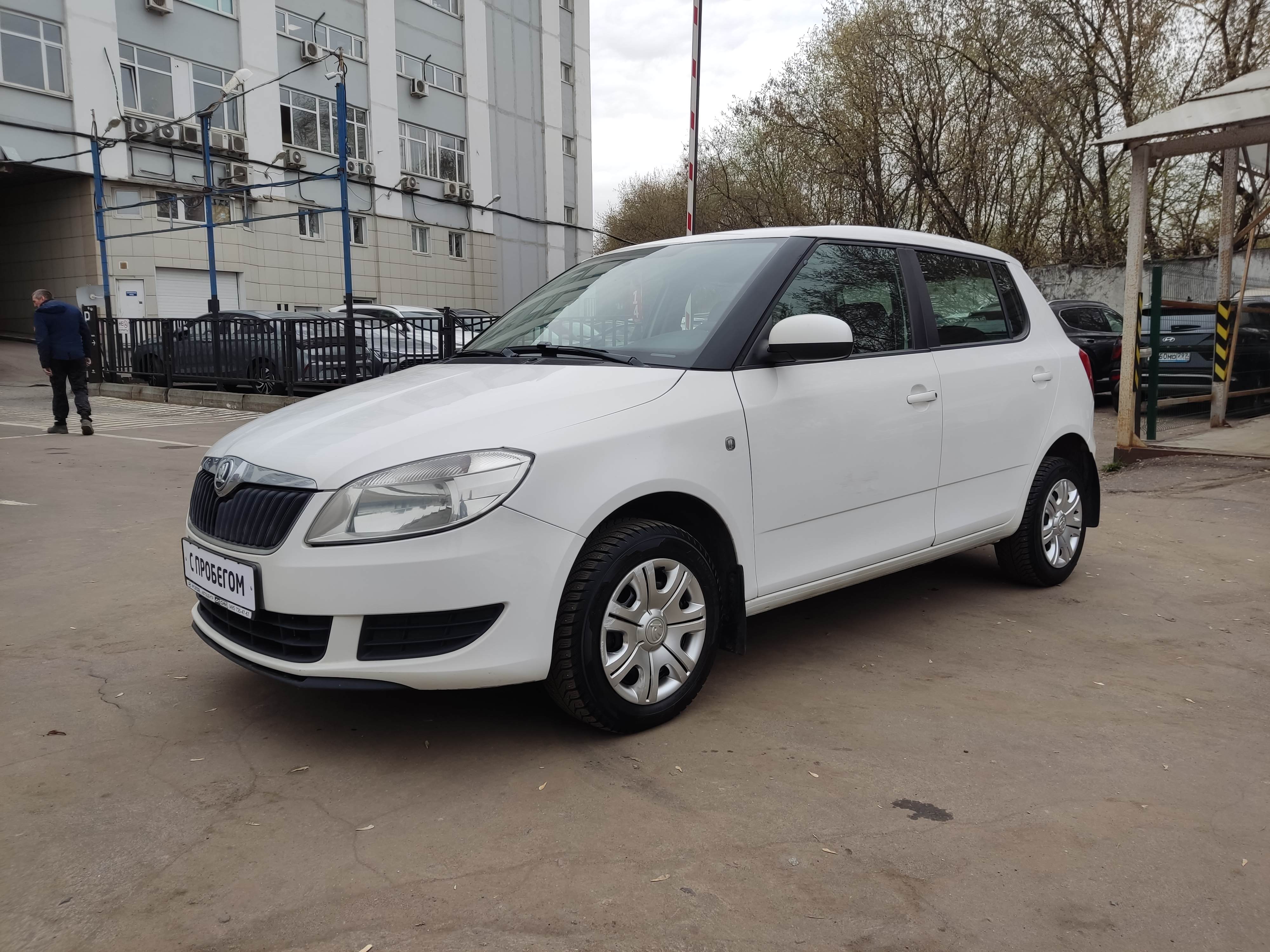 белый Skoda Fabia 1.2 MT (70 л.с.) 2013