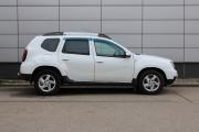 Белый Renault Duster 2.0 AT (143 л.с.) 4WD 2015 фото 3