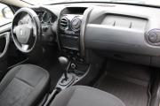 Белый Renault Duster 2.0 AT (143 л.с.) 4WD 2015 фото 10