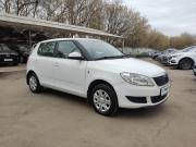 белый Skoda Fabia 1.2 MT (70 л.с.) 2013 фото 18