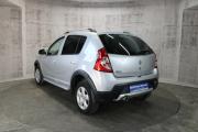 Серебряный Renault Sandero Stepway 1.6 MT (84 л.с.) 2014 фото 7