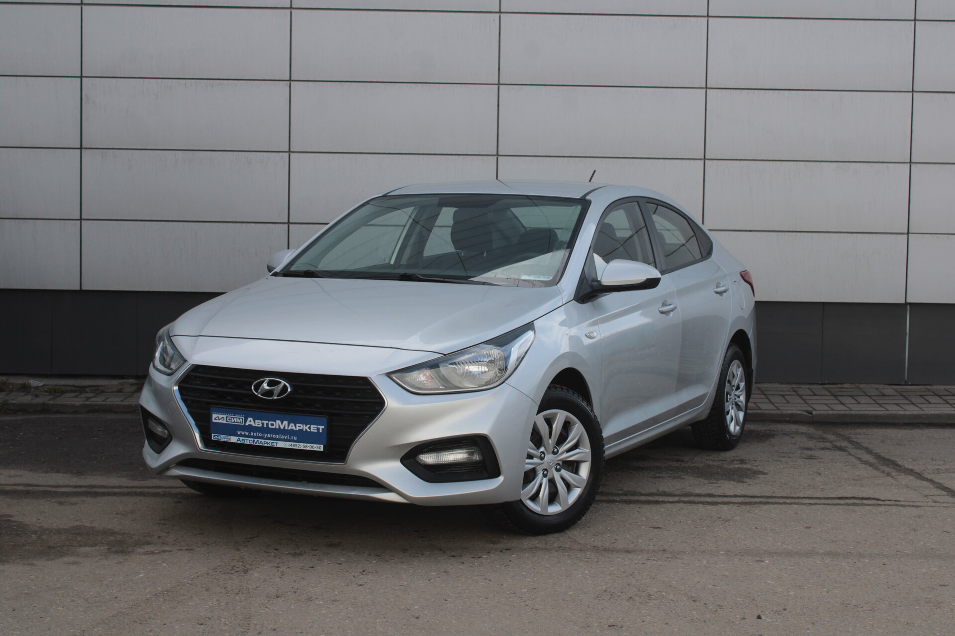 Серый Hyundai Solaris 1.6 AT (123 л.с.) 2018
