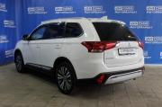 белый Mitsubishi Outlander 2.0 CVT (146 л.с.) 2021 фото 2