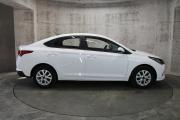 Белый Hyundai Solaris 1.6 AT (123 л.с.) 2021 фото 3