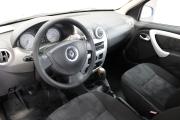 Бежевый Renault Sandero 1.6 MT (103 л.с.) 2010 фото 9