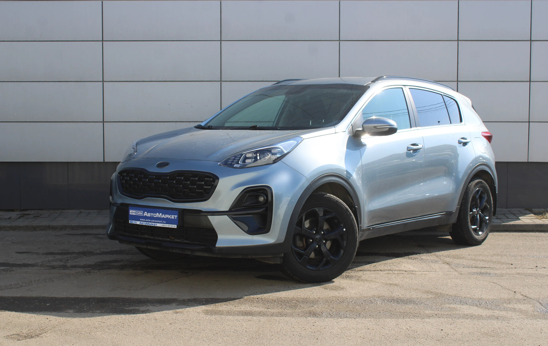 Серый Kia Sportage, IV Рестайлинг 2.0 AT (150 л.с.) 2021