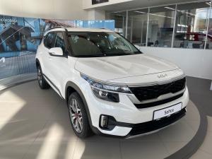 белый Kia Seltos, I 2.0 CVT (149 л.с.) 2022