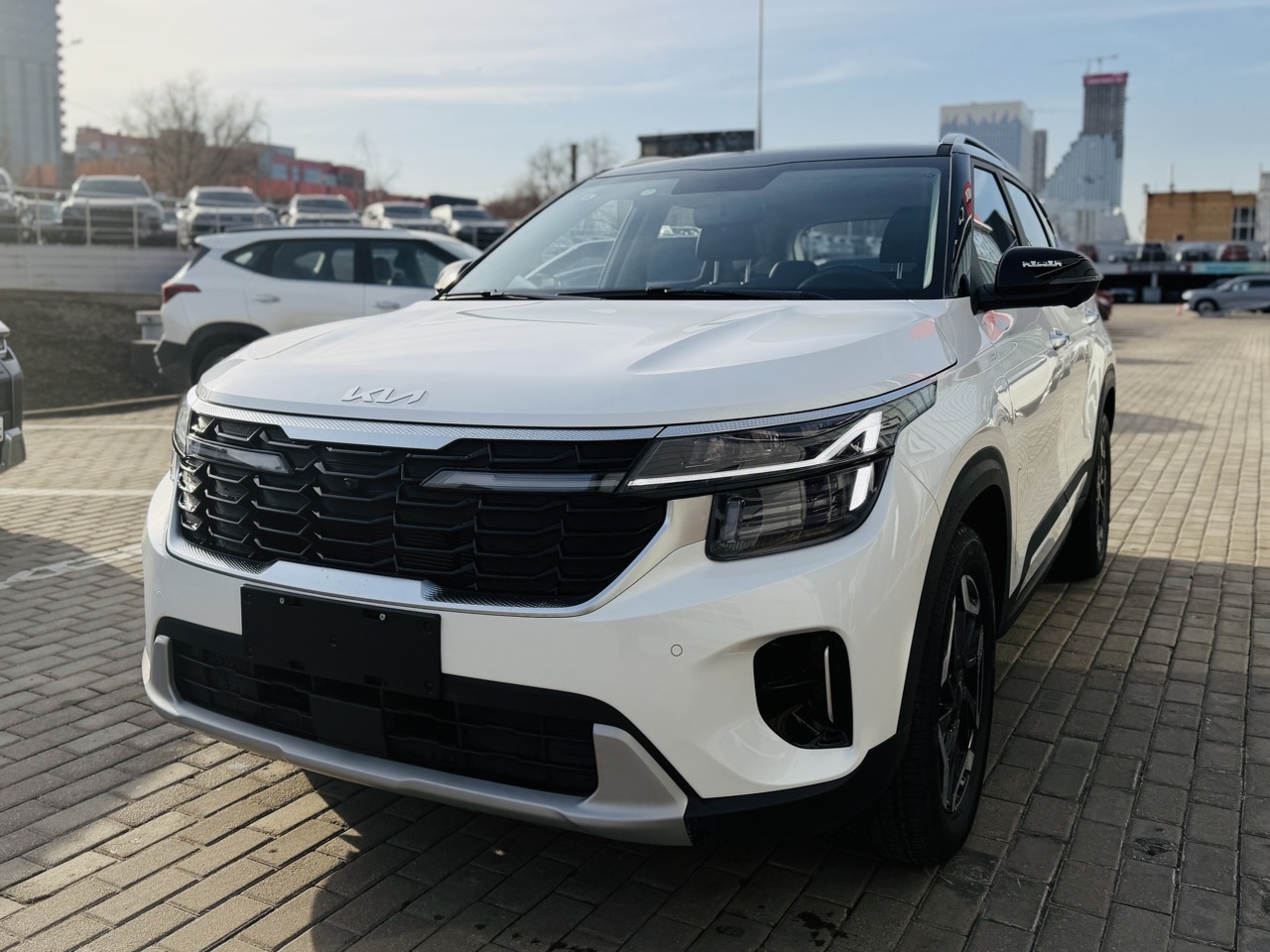 белый Kia Seltos, I Рестайлинг 1.5 CVT (115 л.с.) 2026