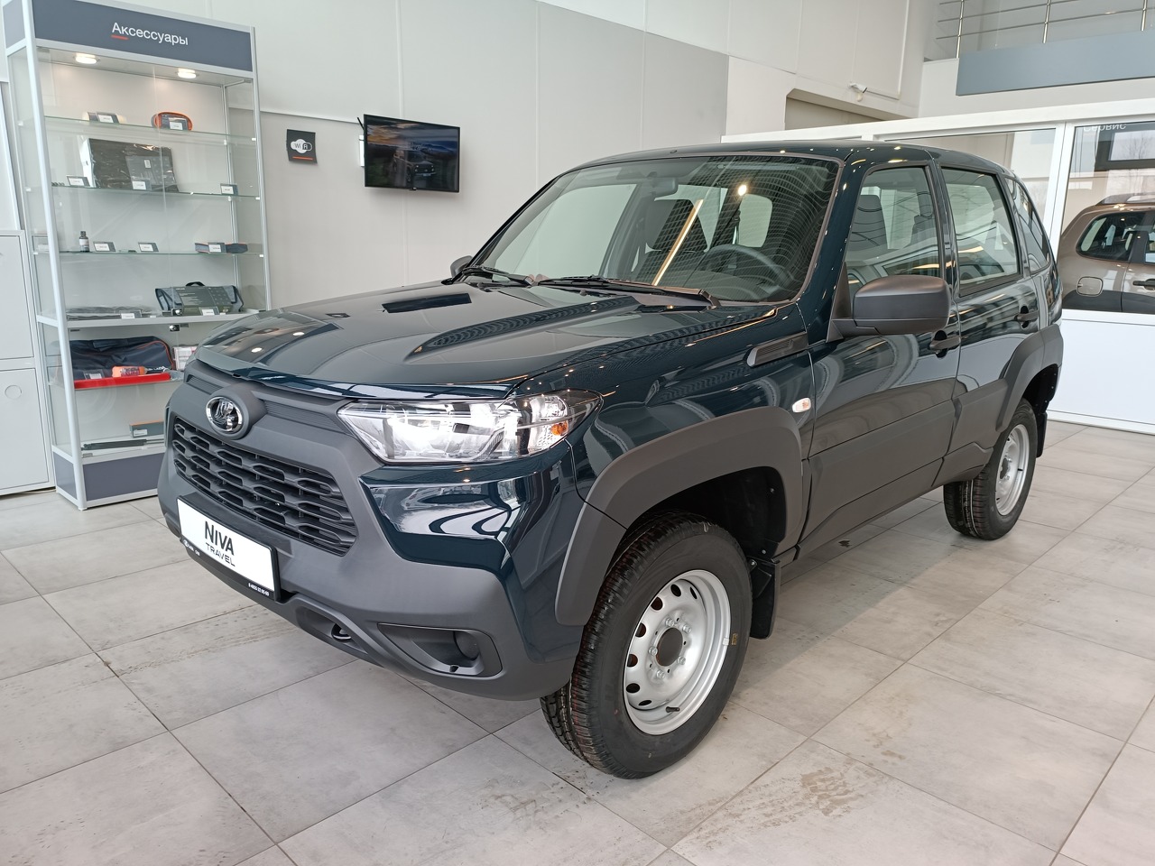 зеленый Lada (ВАЗ) Travel 1.7 MT (83 л.с.) 4WD 2025